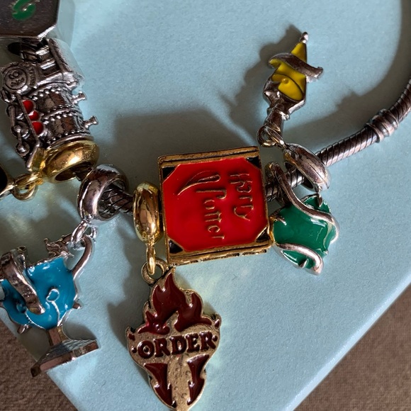 Pandora Snake Chain Bracelet w/ NEW 9 Harry Potter Themed Charms EUC - Picture 4 of 12